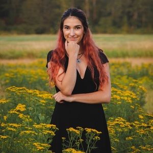 Meet your Posher, Lona